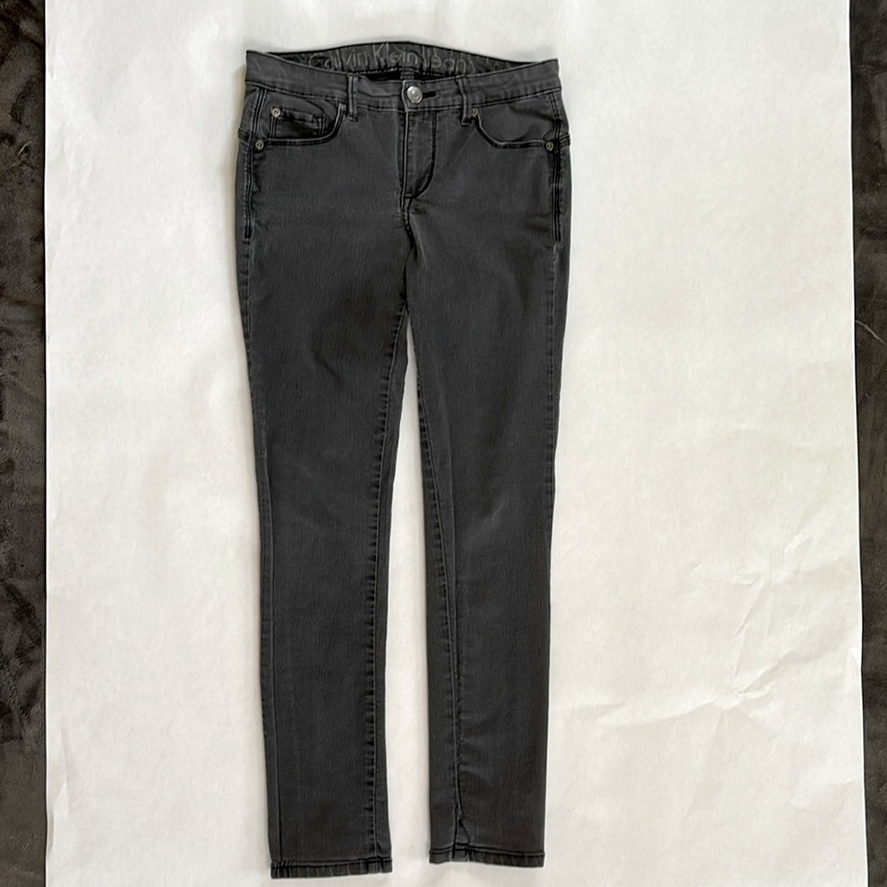 Calvin Klein size 4 black curvy skinny jeans, with crease flaws
